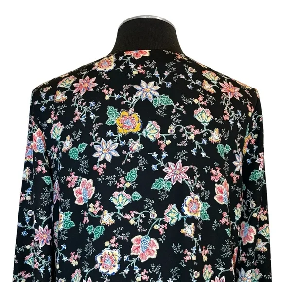 Banana Republic - Drapey Floral Long Sleeve V-Neck Blouse – Small - Picture 7 of 11